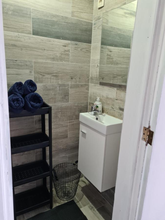 Apartamento Cosy 1&2 parking wifi ménage Netflix gratuits Charleroi Exterior foto